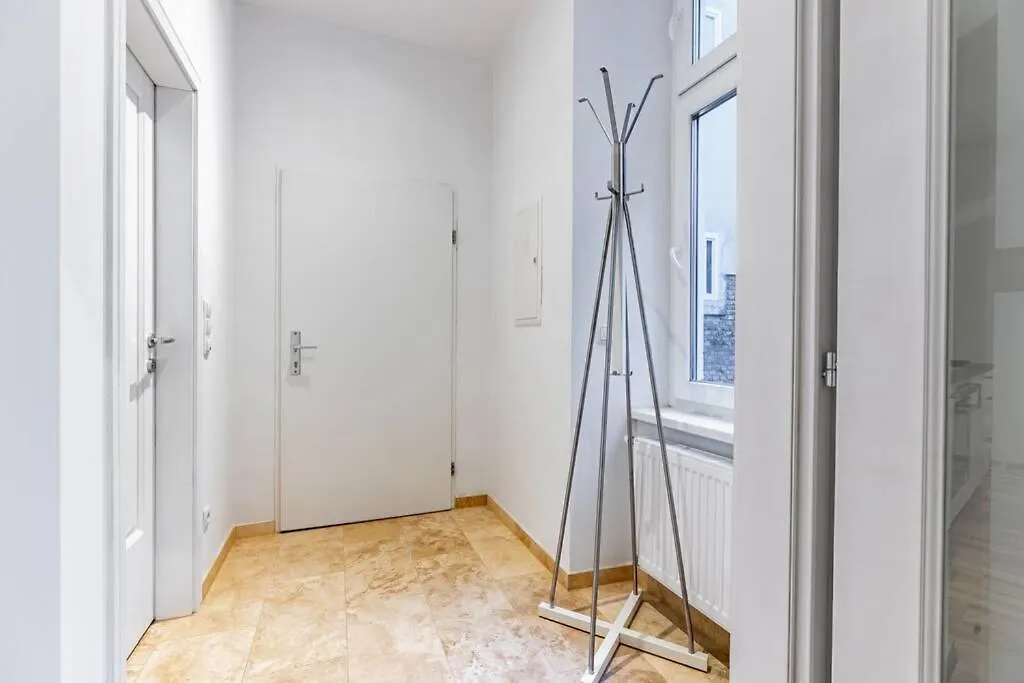 Modern Apartment Next To Subway Station Vienna